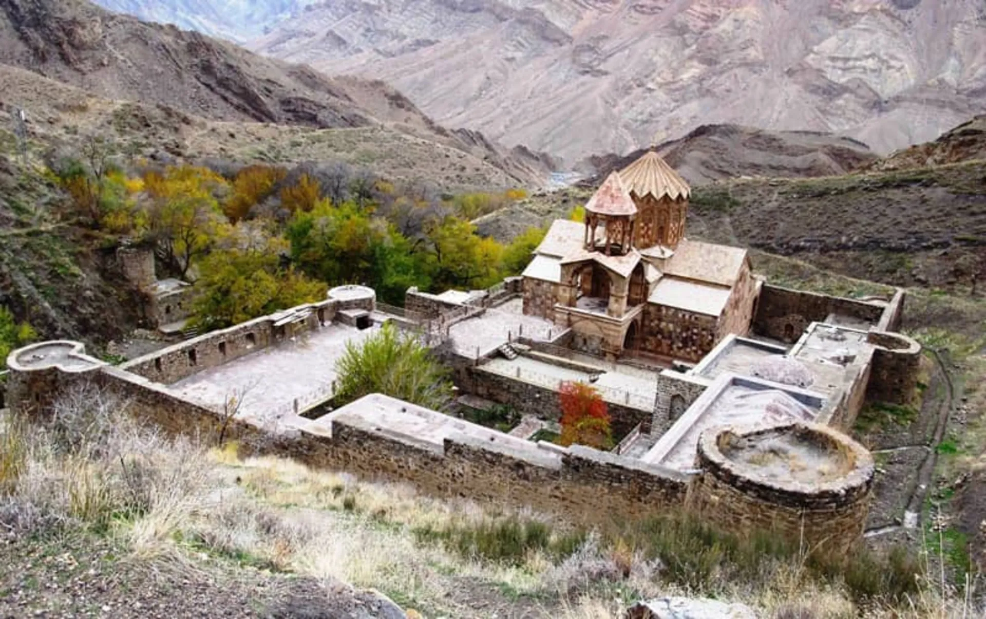 کلیسای سنت استپانوس - هتل نارنجستان ارس کلیسای سنت استپانوس